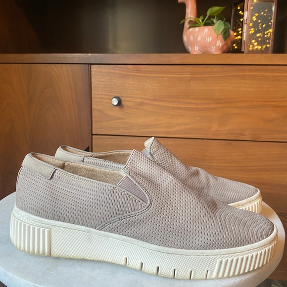 Naturalizer slip on tennis shoes Clearance